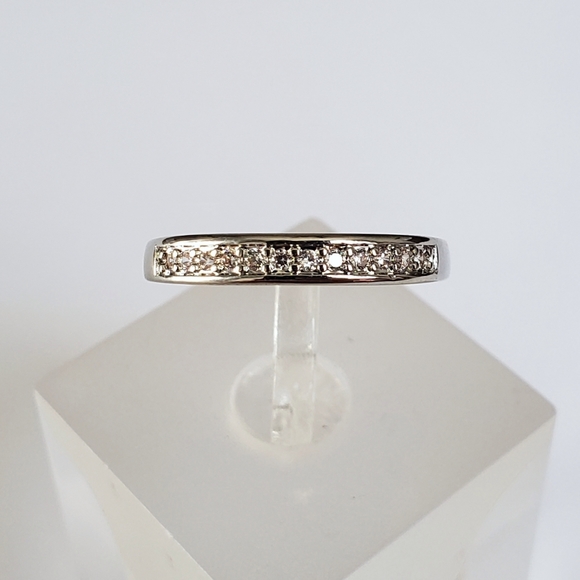 18k Channel Set Band - Picture 3 of 8